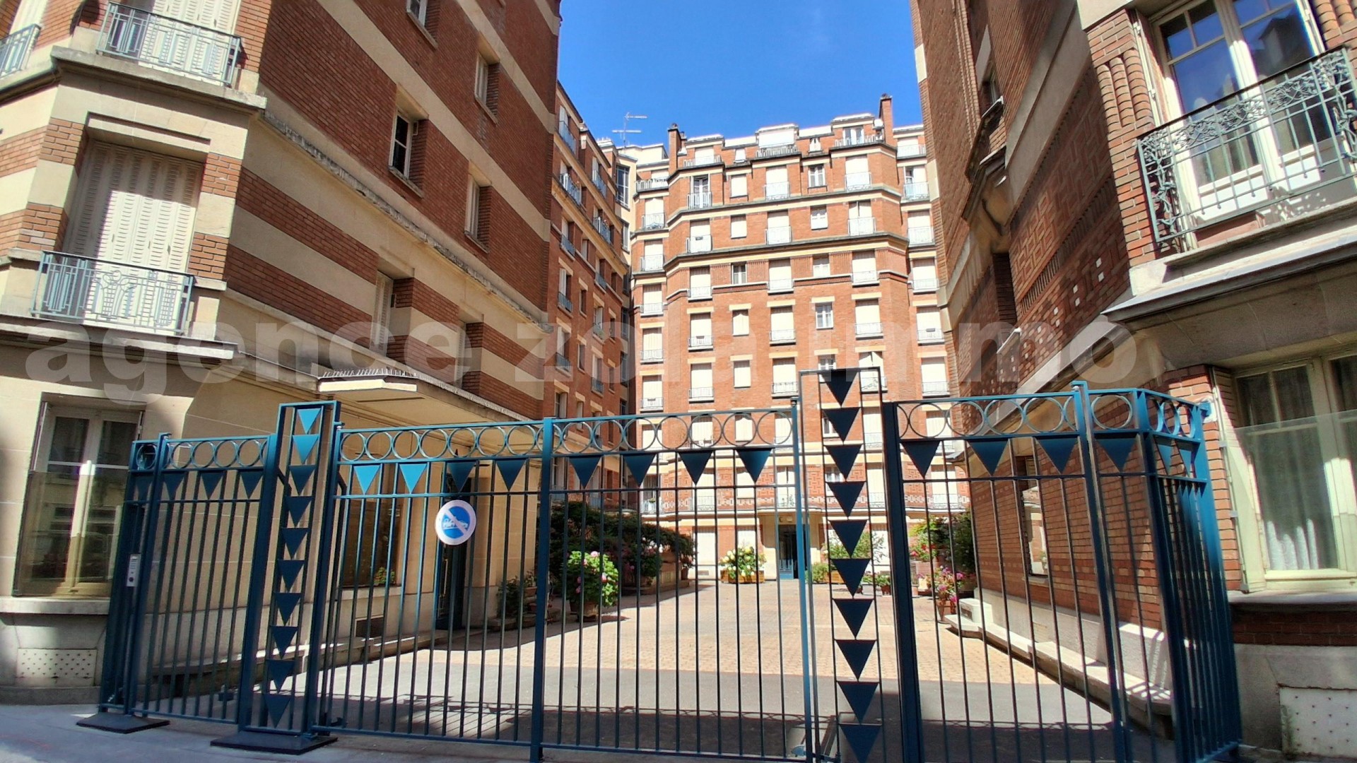 Studio 1 Pièce(s) PARIS 15EME ARR.